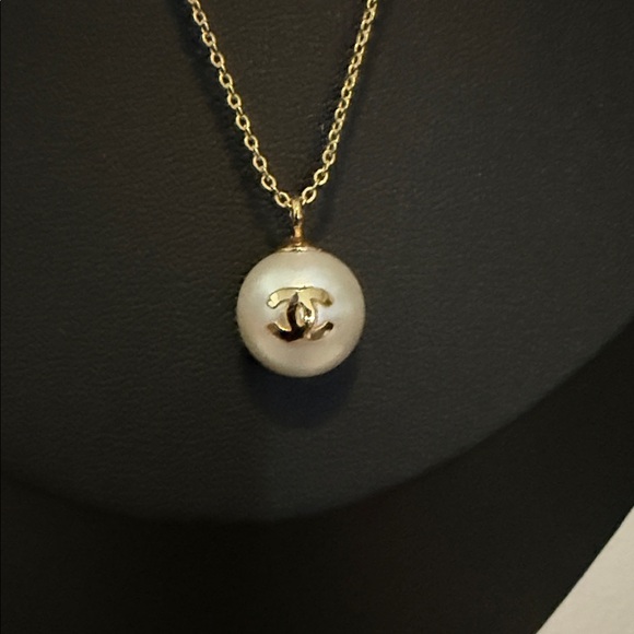 GWP - CC Pearl Pendant Gold Necklace - Picture 1 of 3